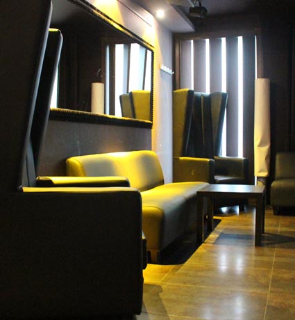 Sala de fiestas y karaoke